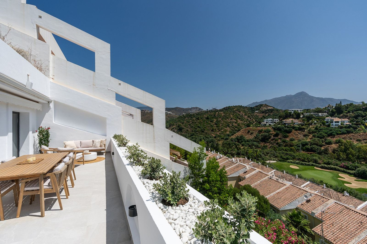 3 Bedroom Apartment in Benahavís - Photo 26