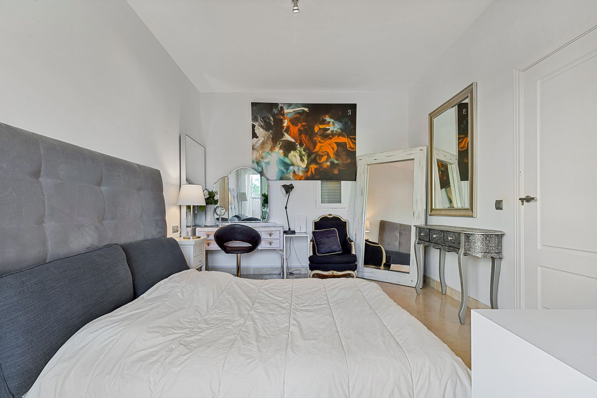 1 Bedroom Apartment in Benahavís - Photo 21