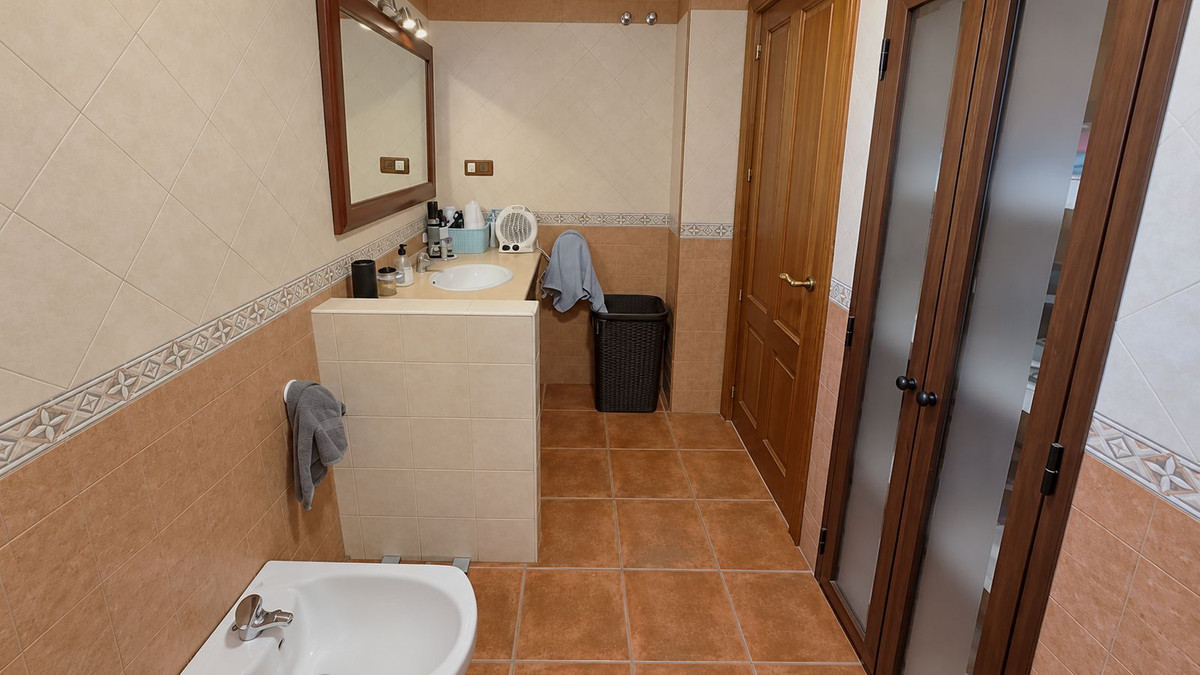6 Bedroom Villa in Alhaurín de la Torre - Photo 15
