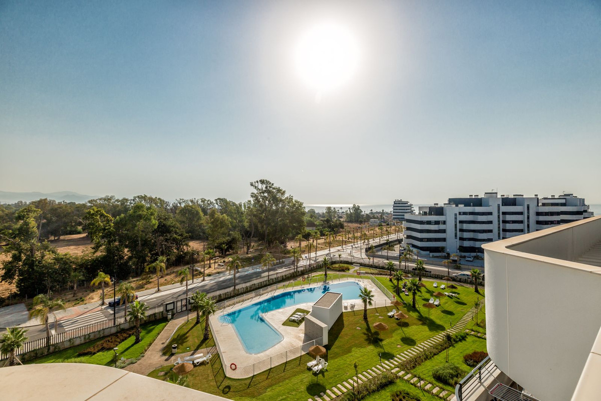 2 Bedroom Penthouse in Torremolinos - Photo 31