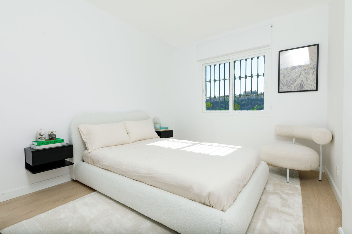 3 Bedroom Apartment in Benahavís - Photo 22