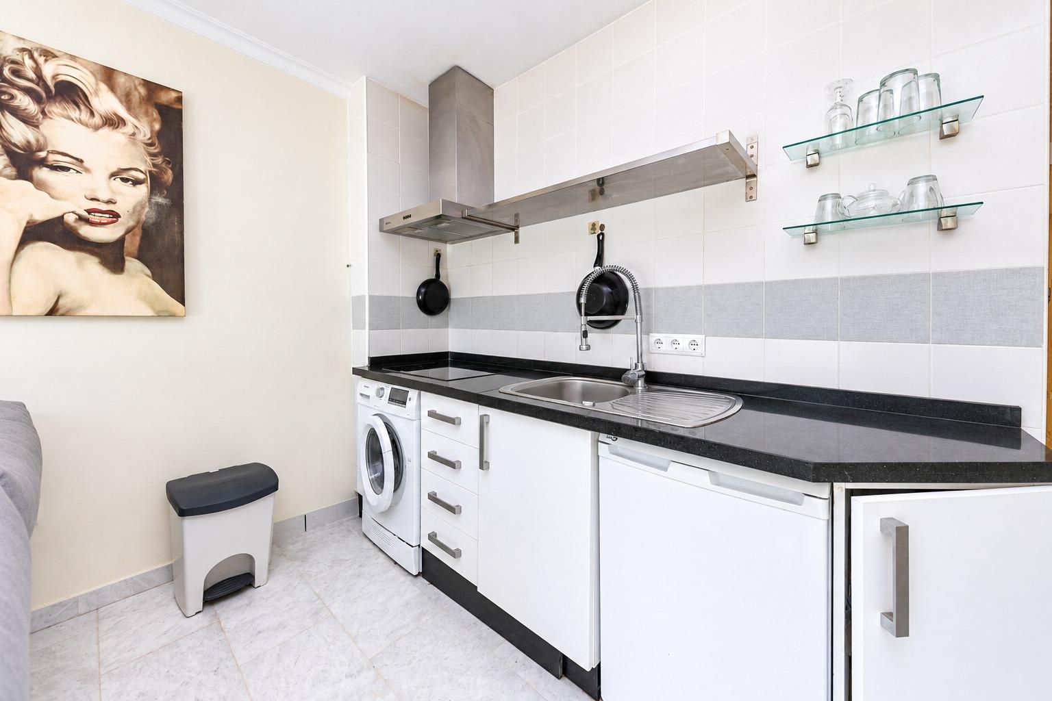 1 Bedroom Apartment in Mijas - Photo 5