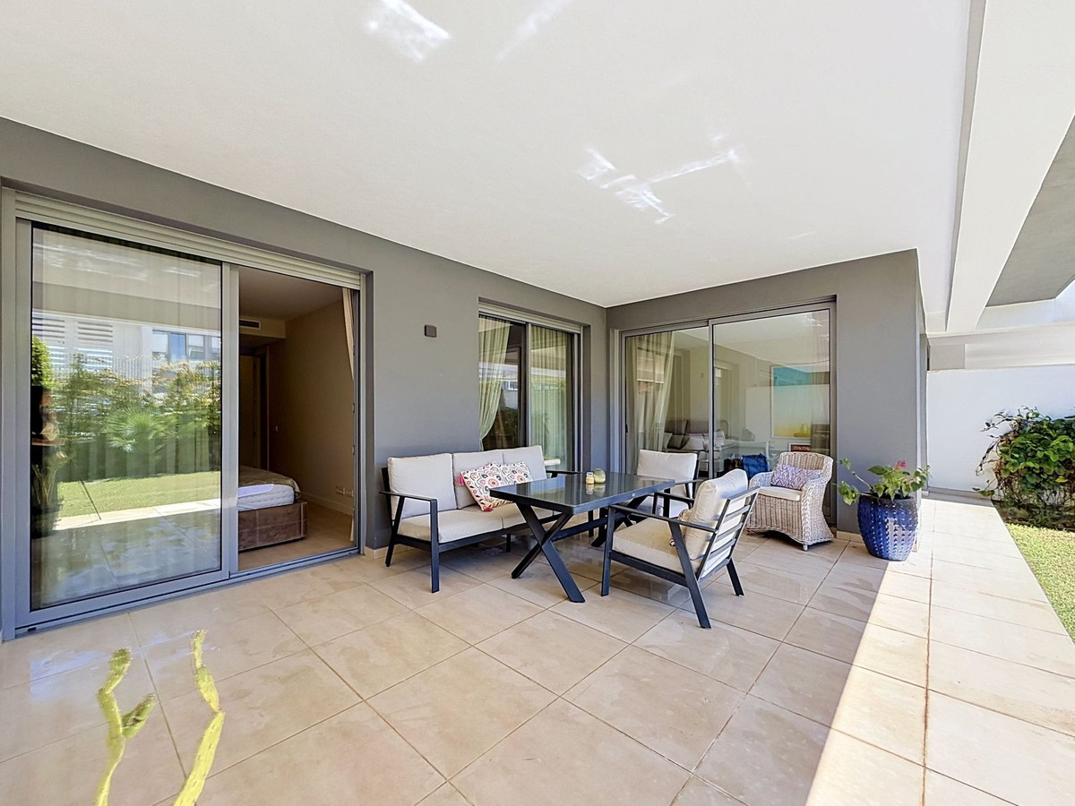 2 Bedroom Apartment in Estepona - Photo 5