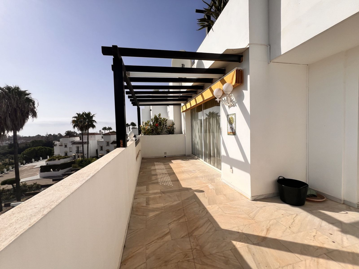 2 Bedroom Penthouse in Estepona - Photo 22