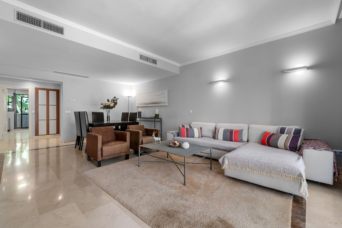 2 Bedroom Apartment in Benahavís - Foto 2