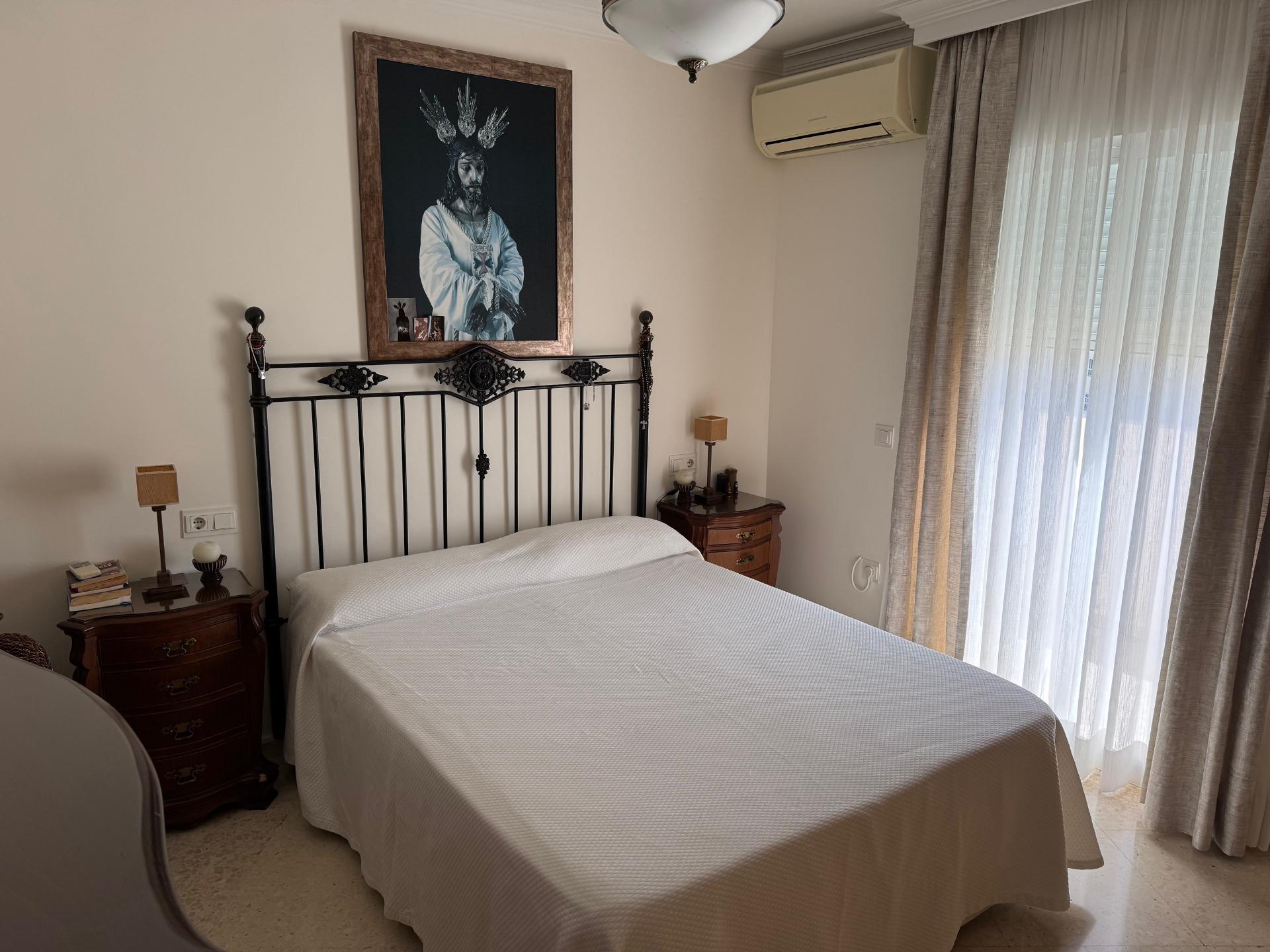4 Bedroom Penthouse in Estepona - Photo 12