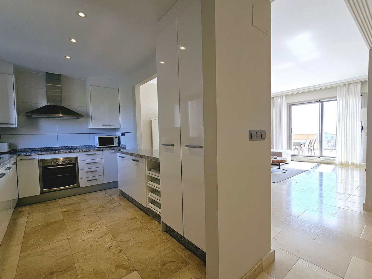 2 Bedroom Penthouse in Estepona - Photo 13