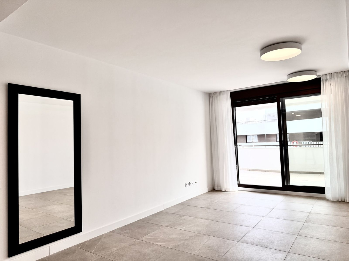 2 Bedroom Apartment in Estepona - Photo 16