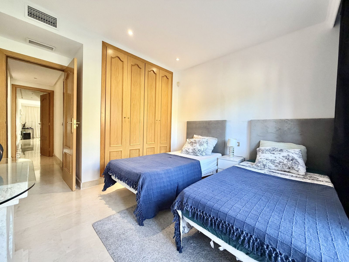 2 Bedroom Apartment in Benahavís - Photo 20