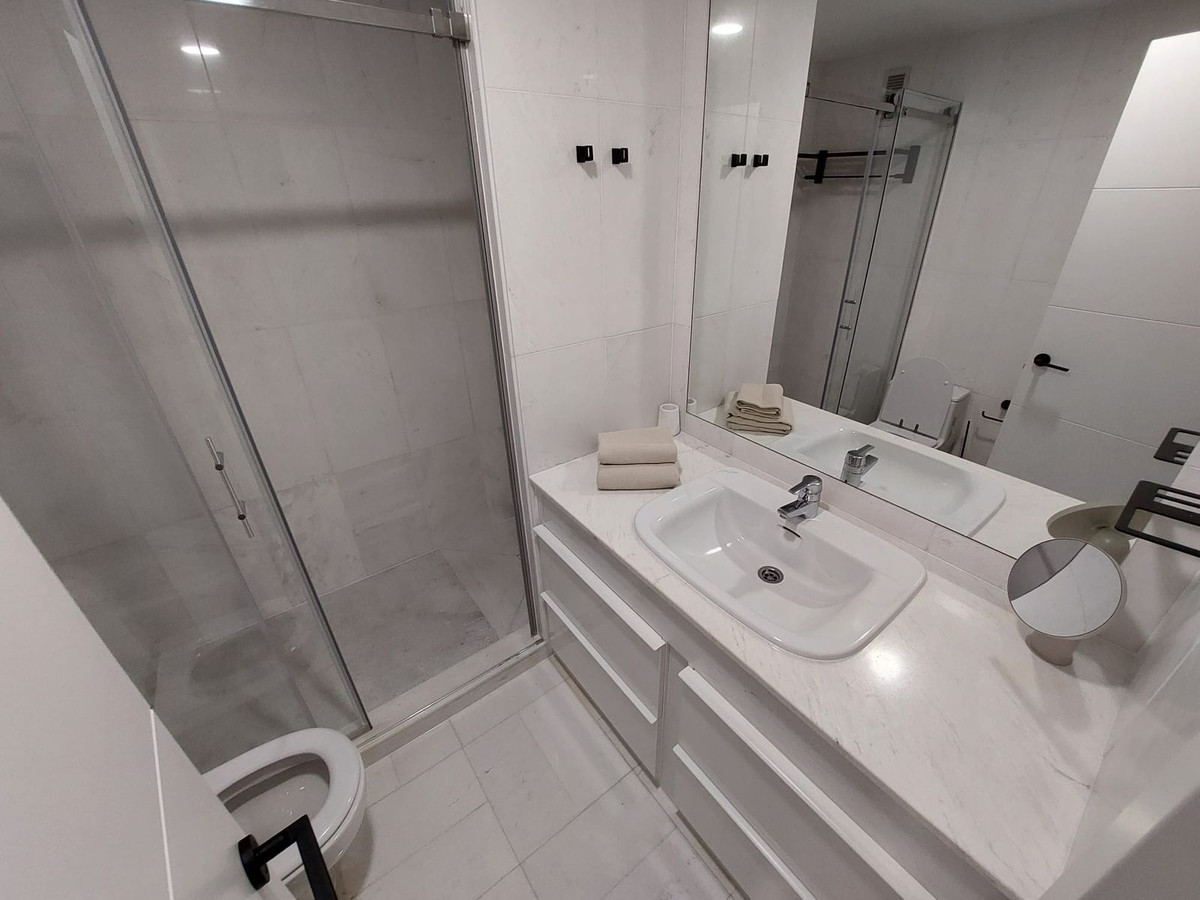 3 Bedroom Apartment in Marbella - Photo 6