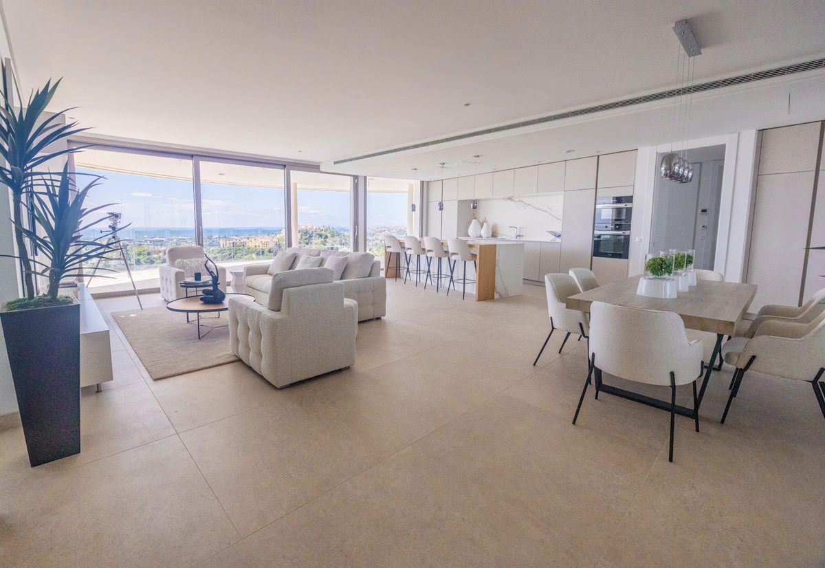 3 Bedroom Apartment in Benahavís - Photo 5