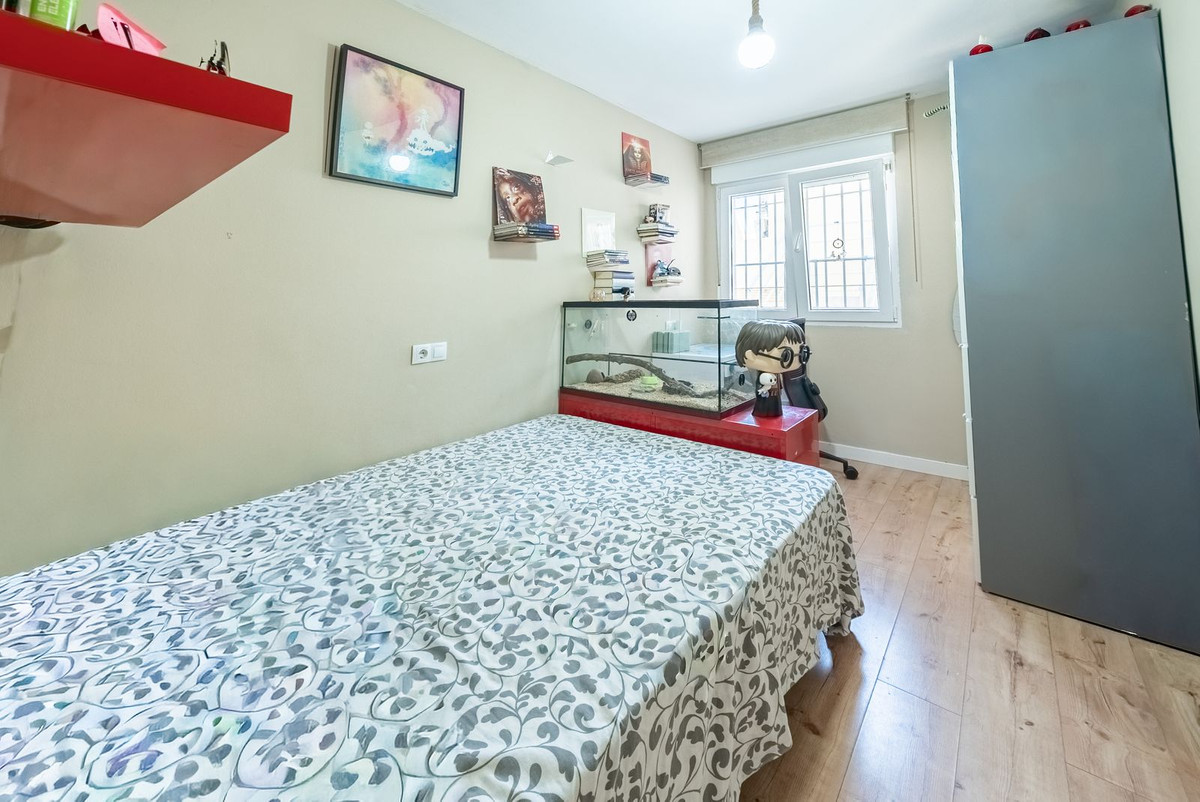 6 Bedroom Villa in Alhaurín de la Torre - Photo 16