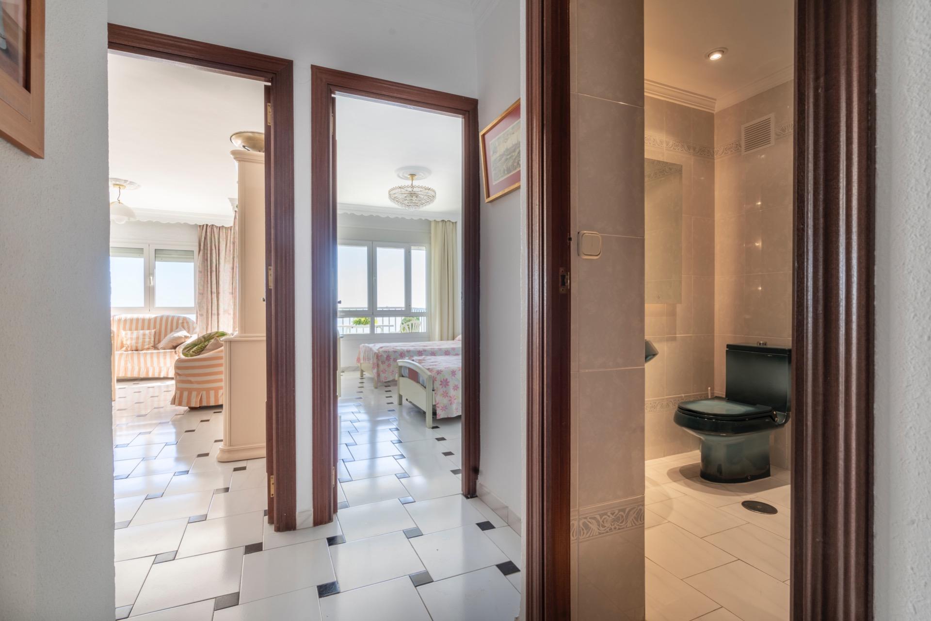 3 Bedroom Apartment in Fuengirola - Photo 12