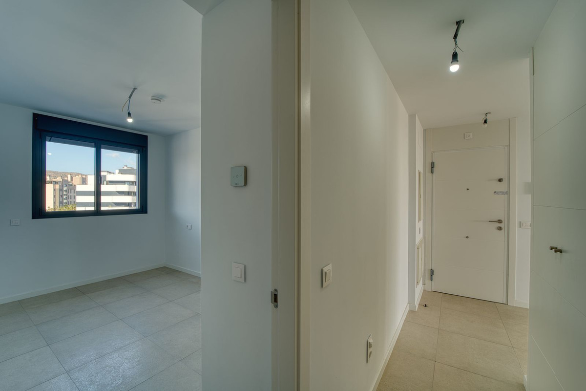 3 Bedroom Apartment in Torremolinos - Photo 16