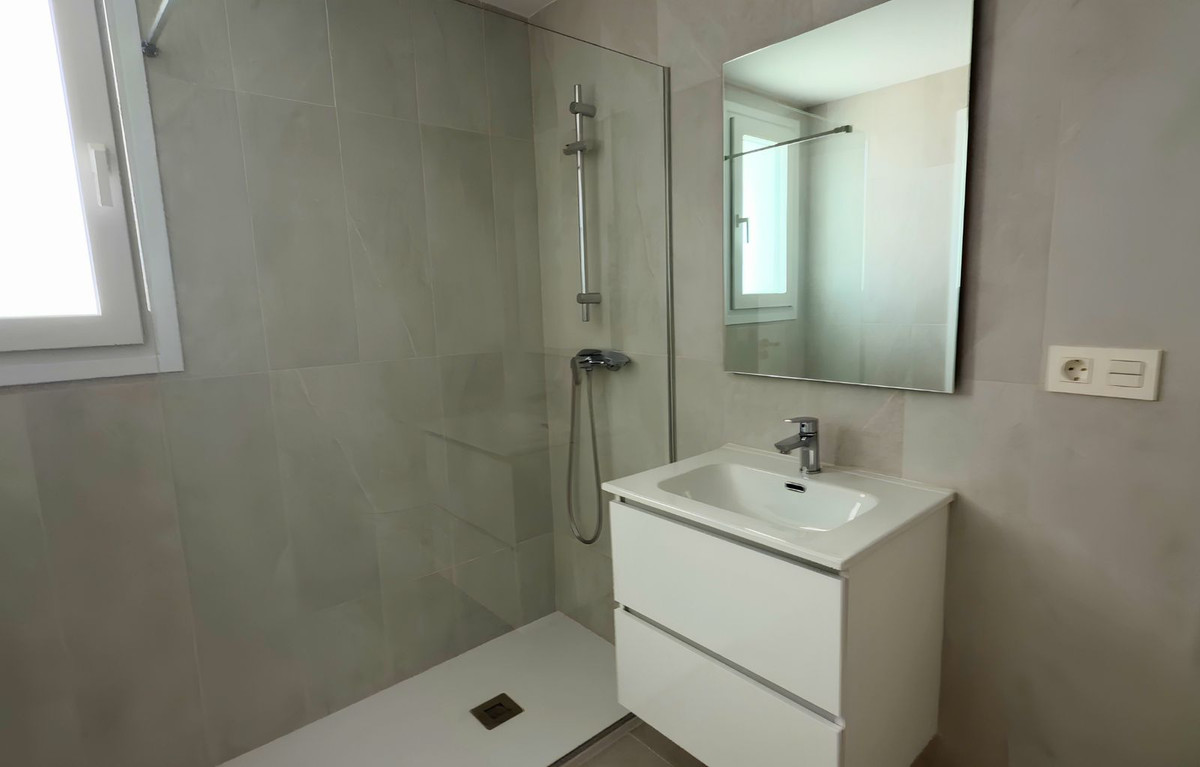 2 Bedroom Penthouse in Mijas - Photo 25