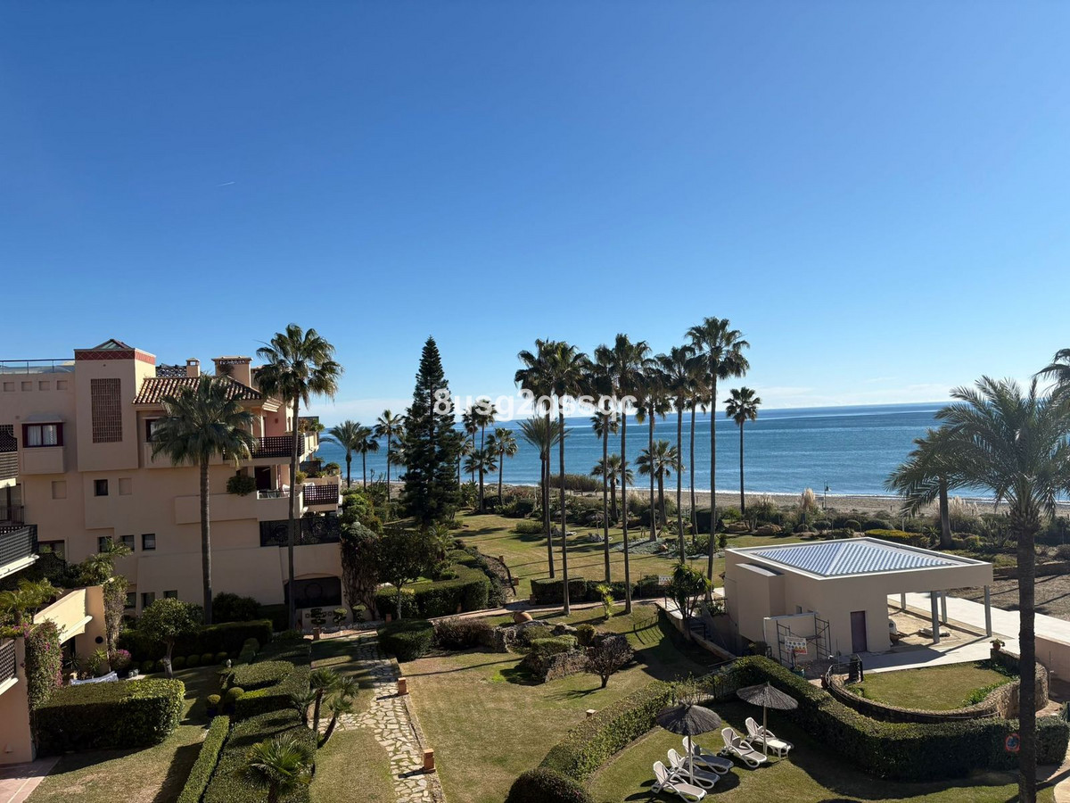 3 Bedroom Penthouse in Estepona - Photo 61