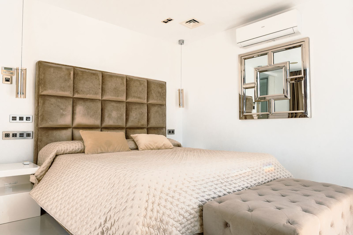 5 Bedroom Villa in Marbella - Photo 24