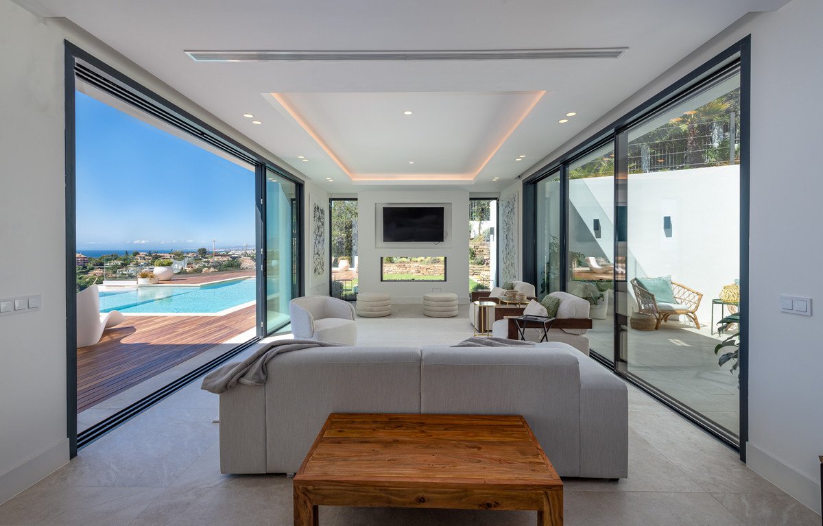 5 Bedroom Villa in Marbella - Photo 12