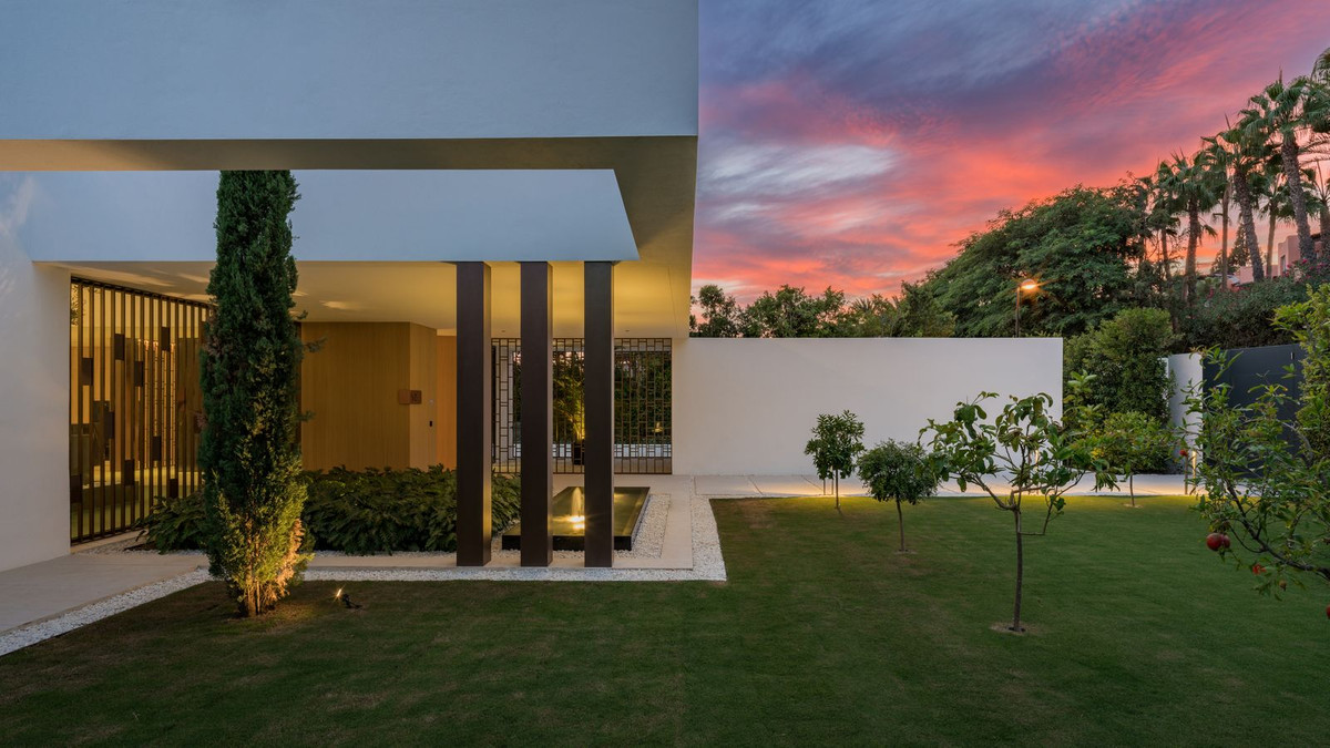 5 Bedroom Villa in Marbella - Photo 8