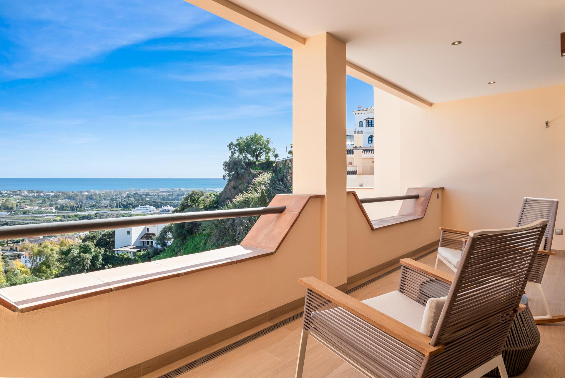 4 Bedroom Penthouse in Benahavís - Photo 25