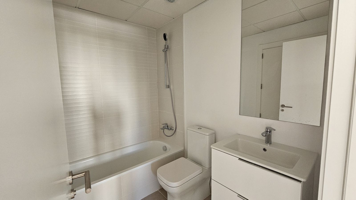 2 Bedroom Apartment in Estepona - Photo 39