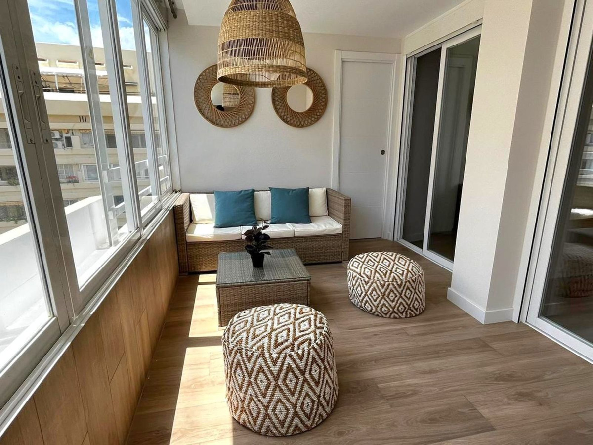 3 Bedroom Apartment in Marbella - Photo 2