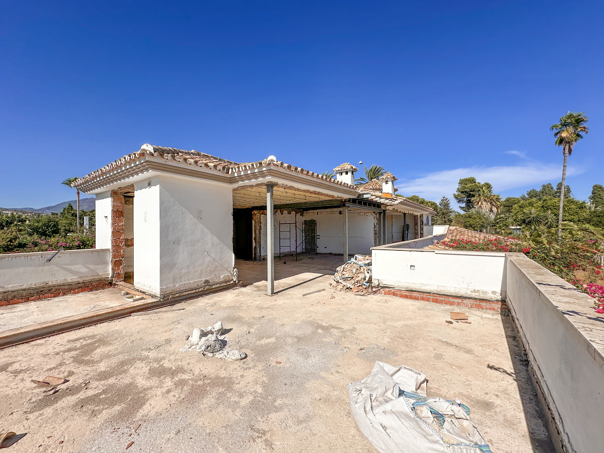 5 Bedroom Villa in Estepona - Photo 7