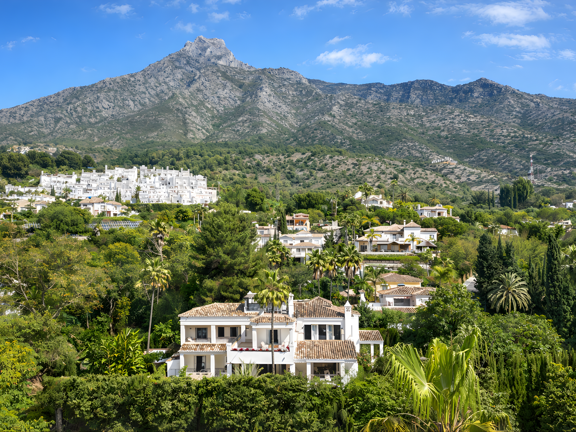 5 Bedroom Villa in Marbella - Photo 2
