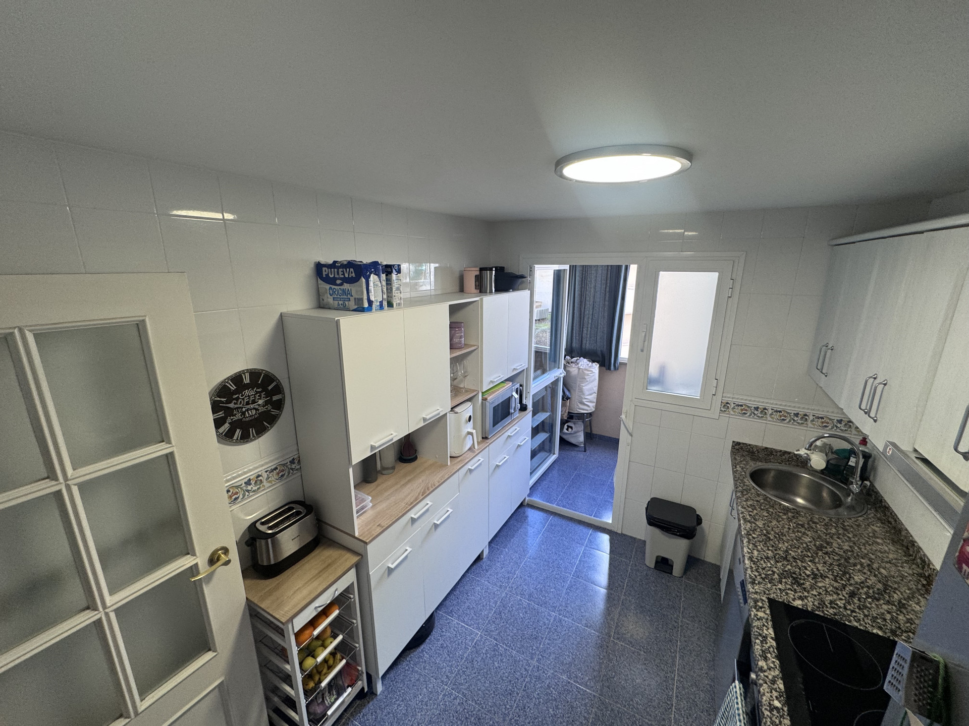 4 Bedroom Apartment in Estepona - Photo 7
