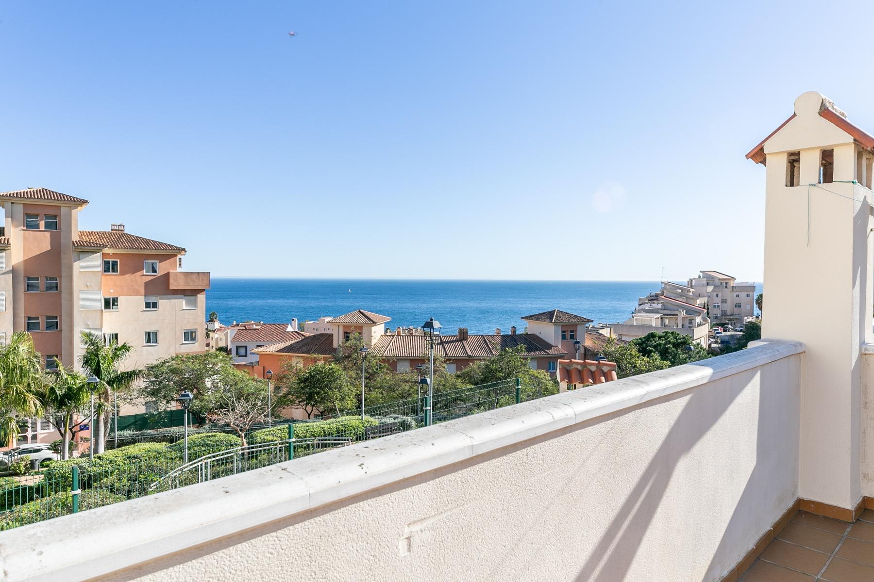 2 Bedroom Townhouse in Benalmádena - Photo 4