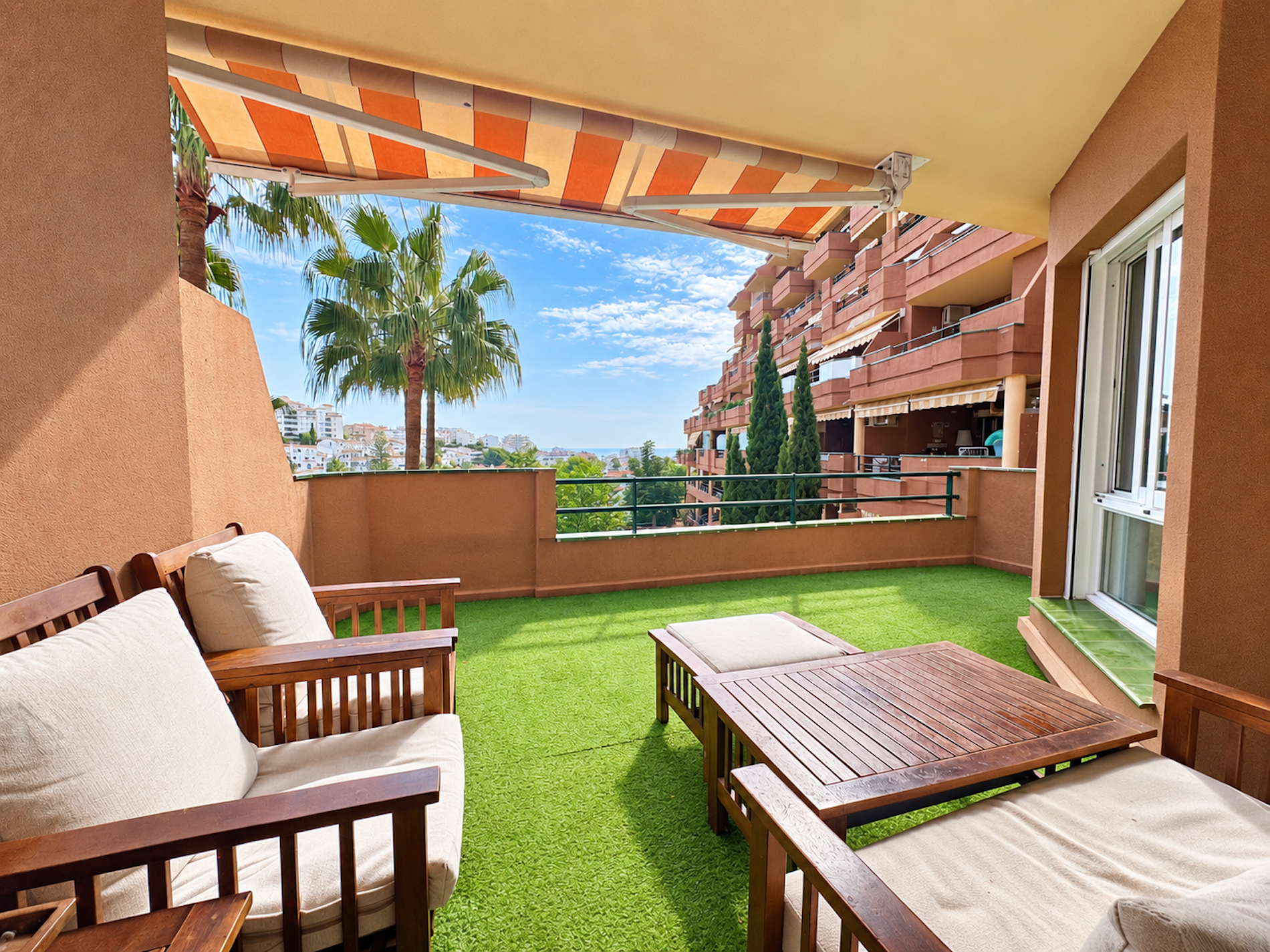 2 Bedroom Apartment in Benalmádena - Photo 3