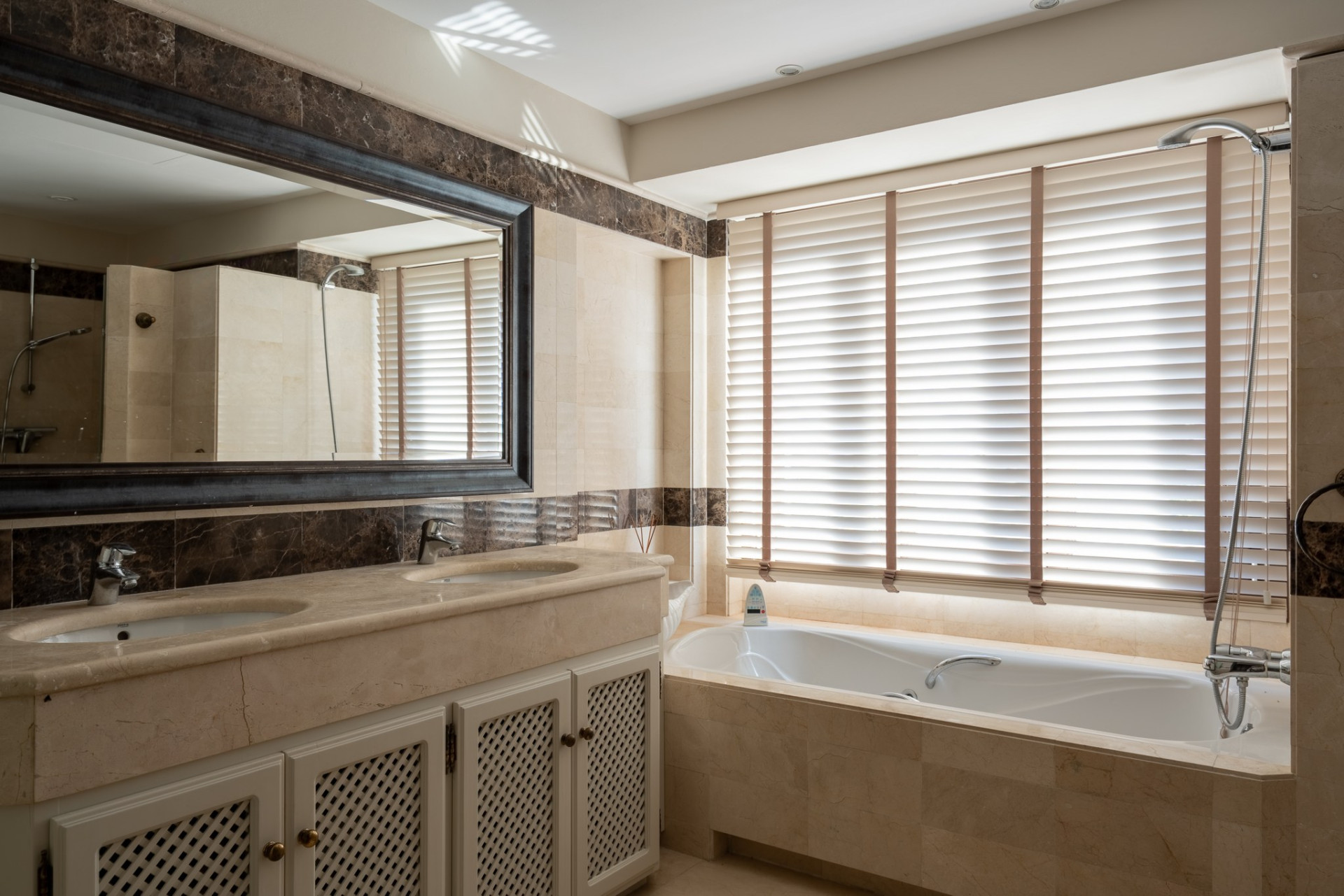 4 Bedroom Villa in Marbella - Photo 14