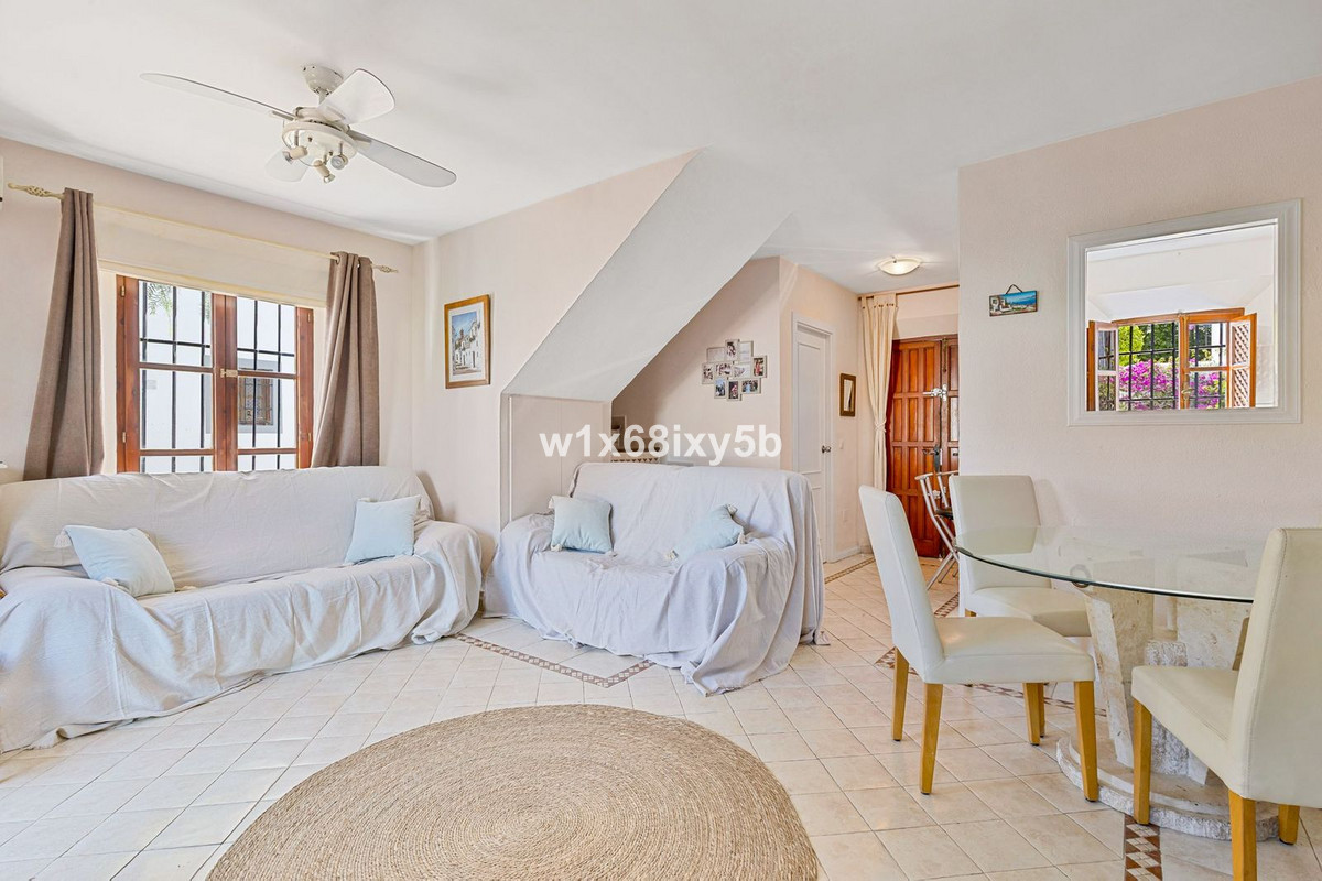 2 Bedroom Townhouse in Marbella - Photo 7