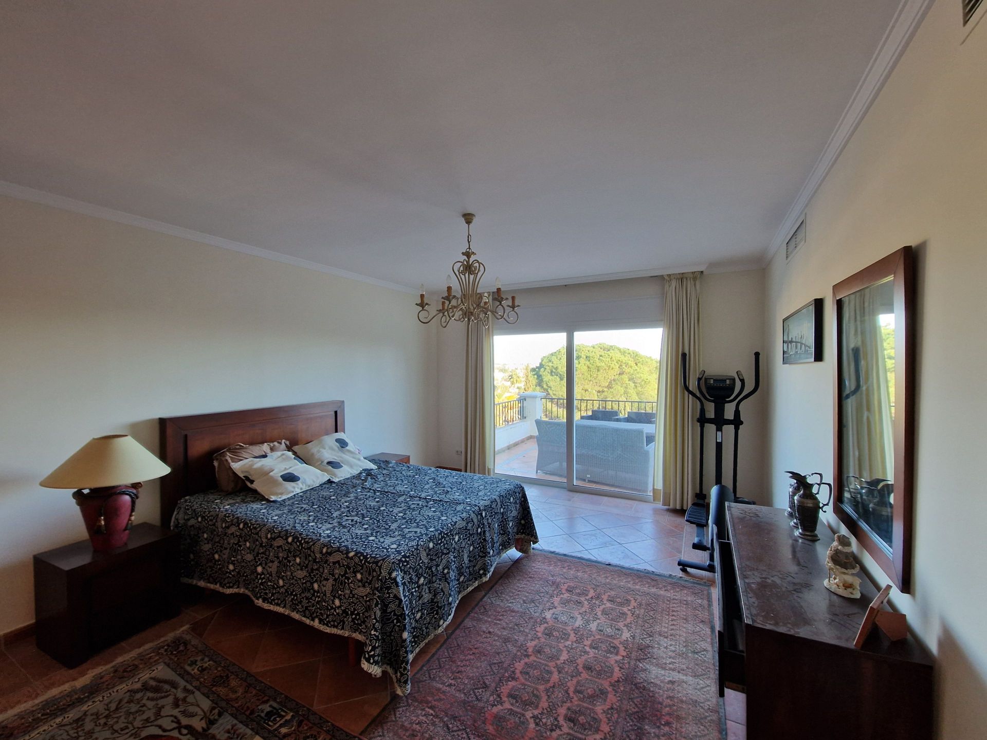6 Bedroom Villa in Marbella - Photo 23