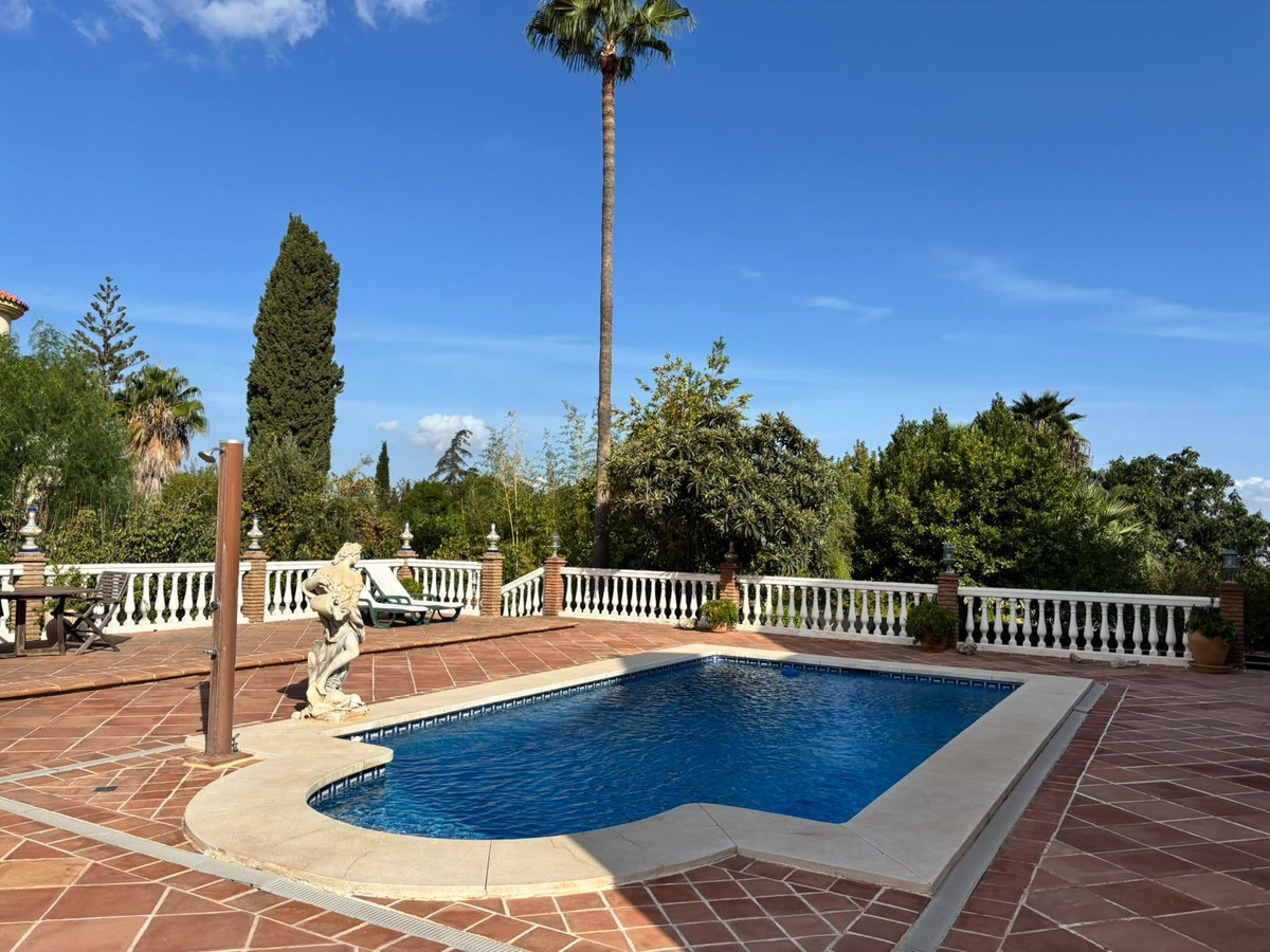 6 Bedroom Villa in Alhaurín de la Torre - Photo 3