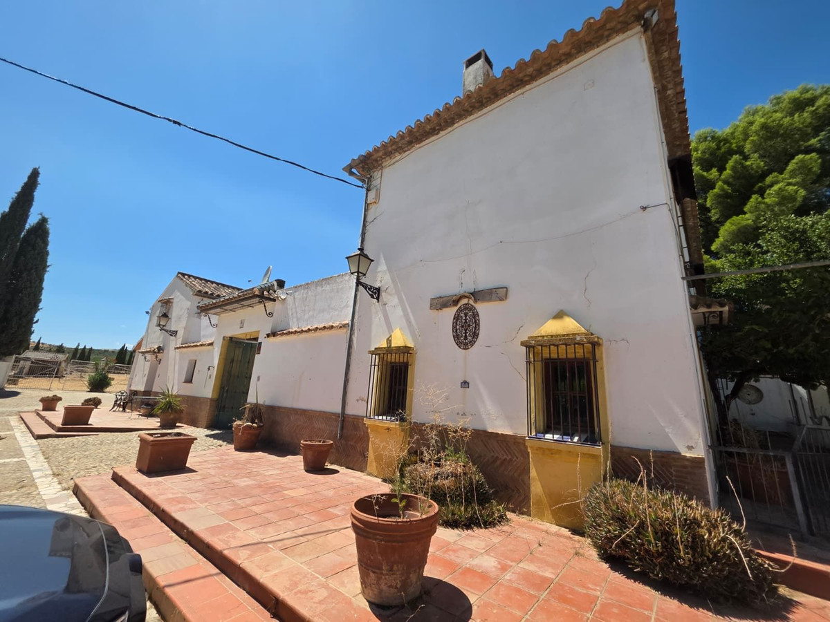 8 Bedroom Country house in Antequera - Photo 42