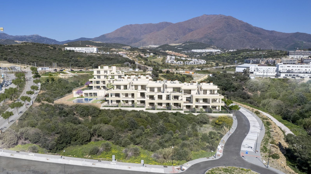 2 Bedroom Apartment in Estepona - Photo 12