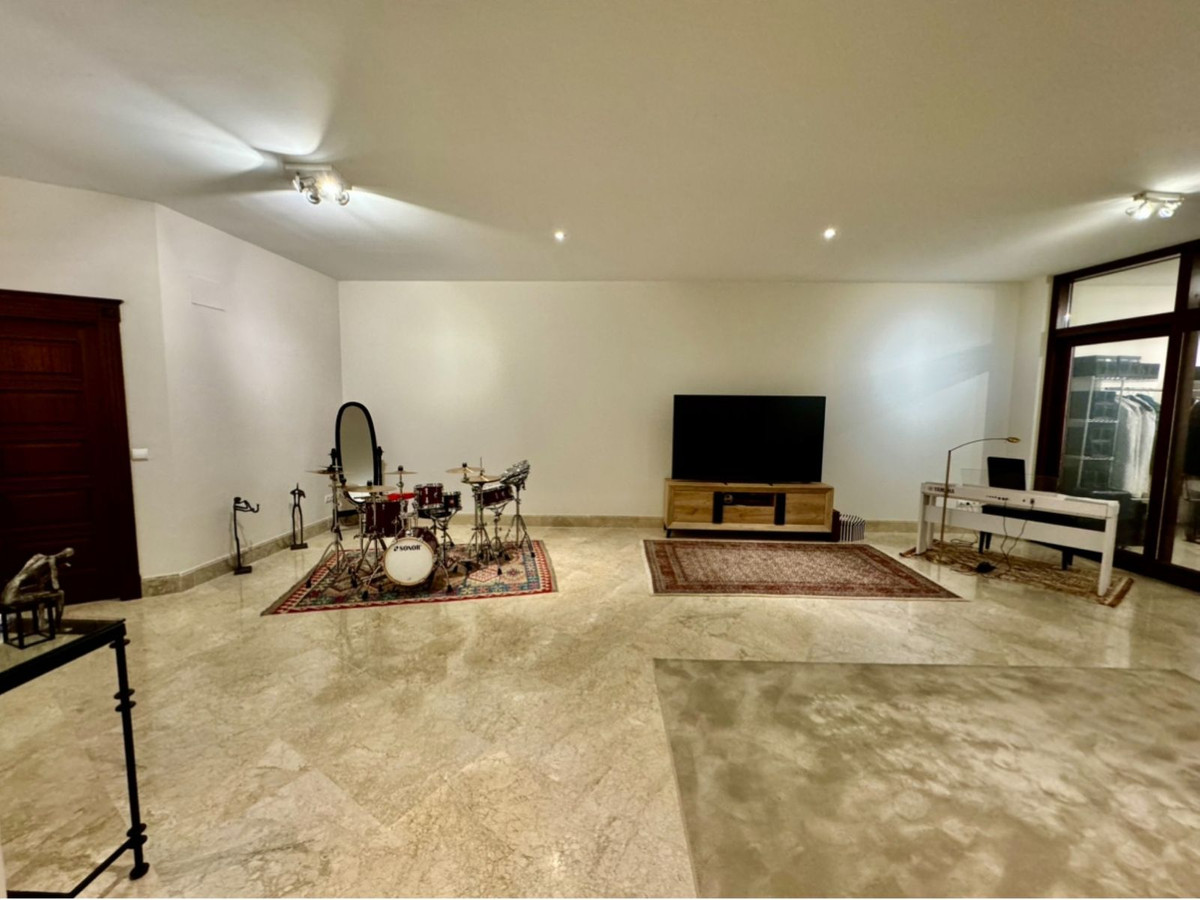 3 Bedroom Apartment in San Pedro de Alcántara - Photo 4