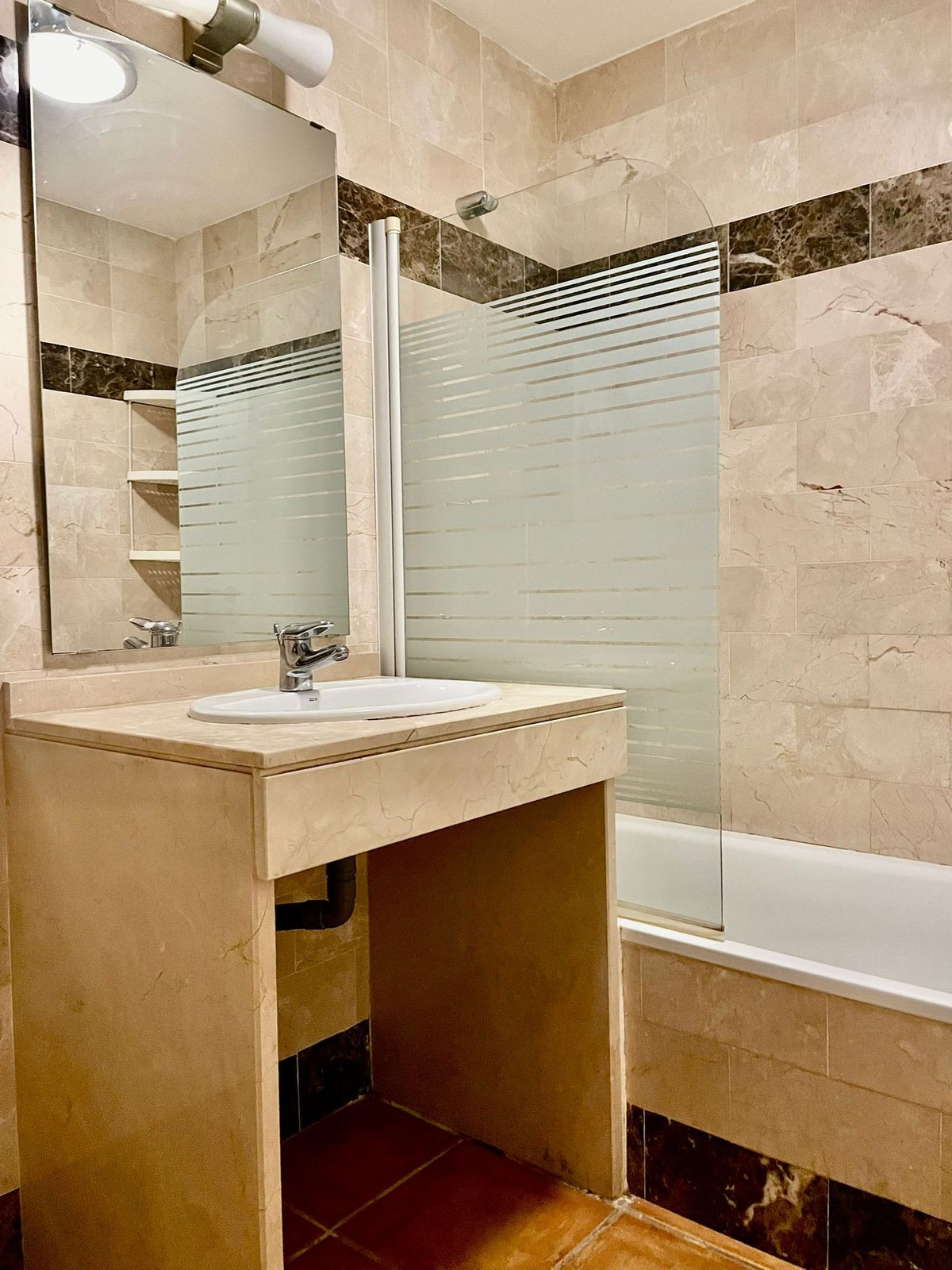 1 Bedroom Apartment in Benahavís - Photo 22
