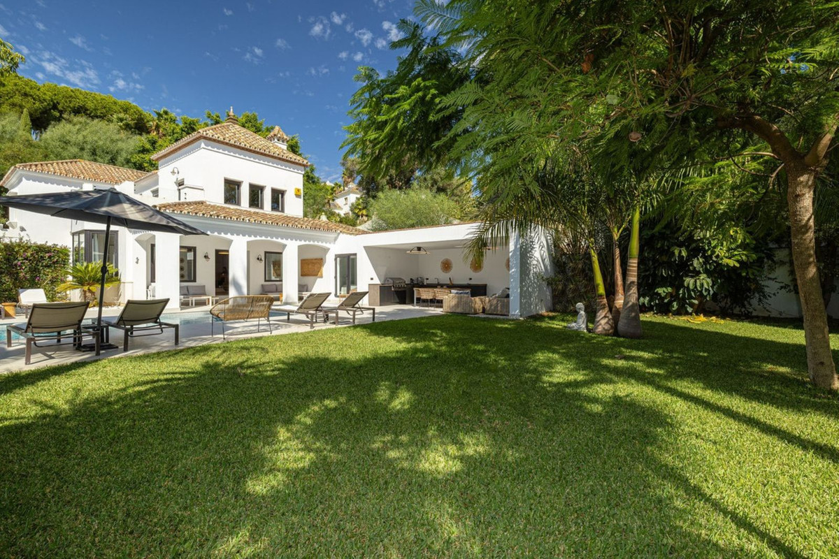 5 Bedroom Villa in Estepona - Photo 25