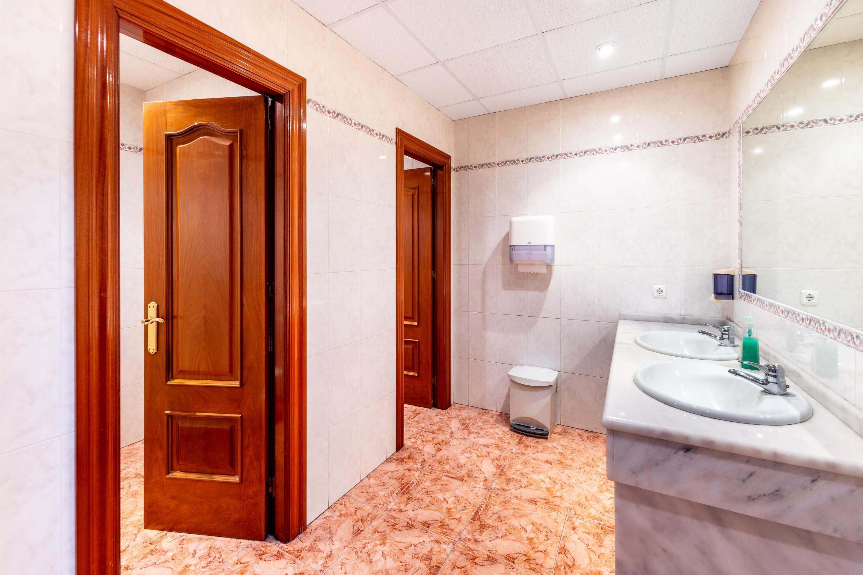 Local commercial à Malaga, Espagne – Photo 17