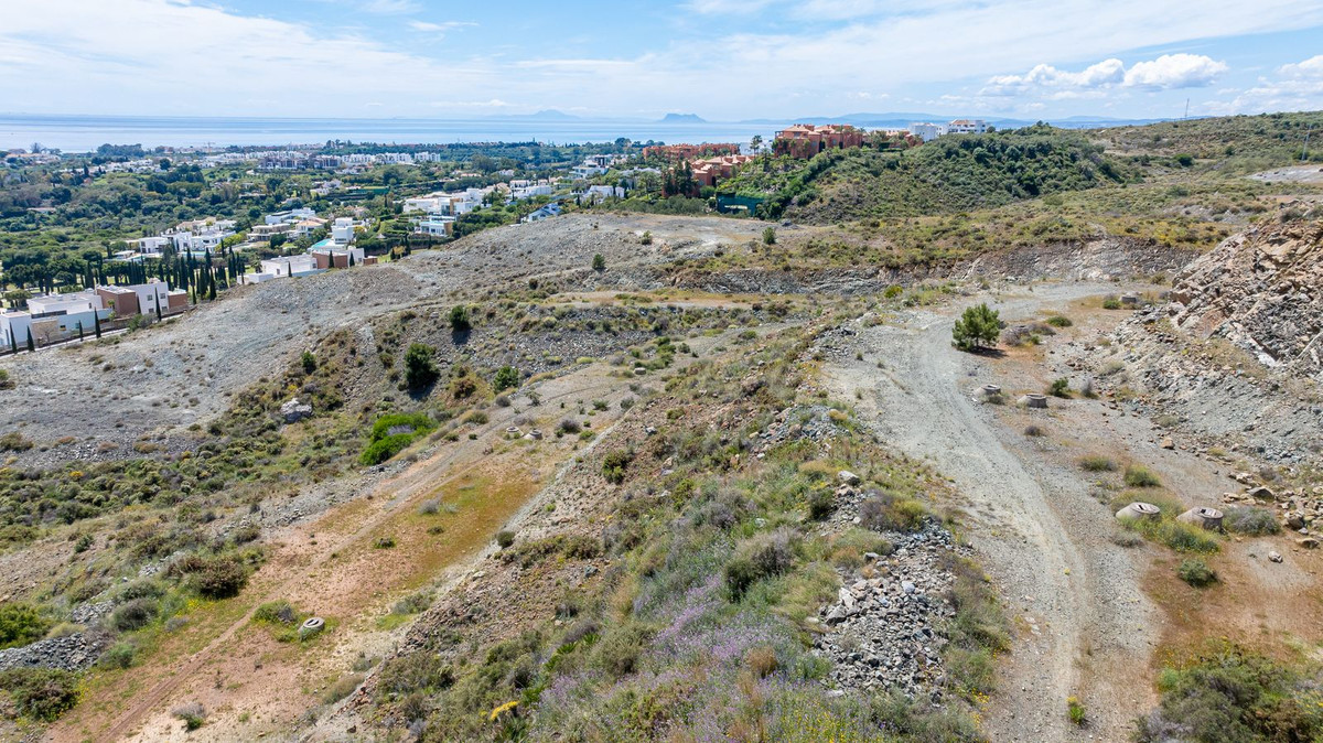 2,400 m² Plot in Benahavís - Photo 8