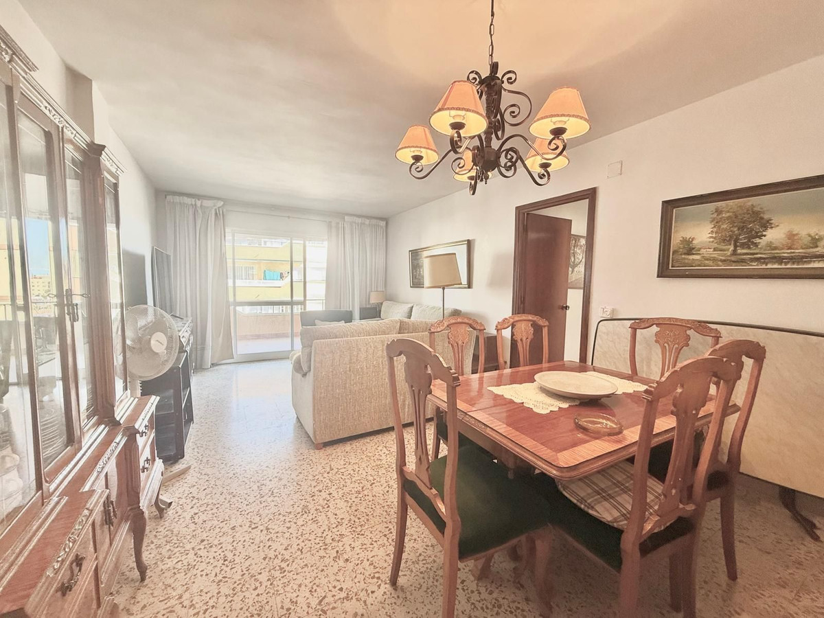 3 Bedroom Apartment in Fuengirola - Photo 5