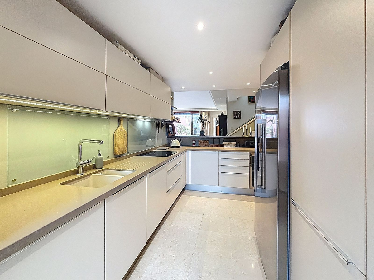 3 Bedroom Penthouse in Estepona - Фото 10