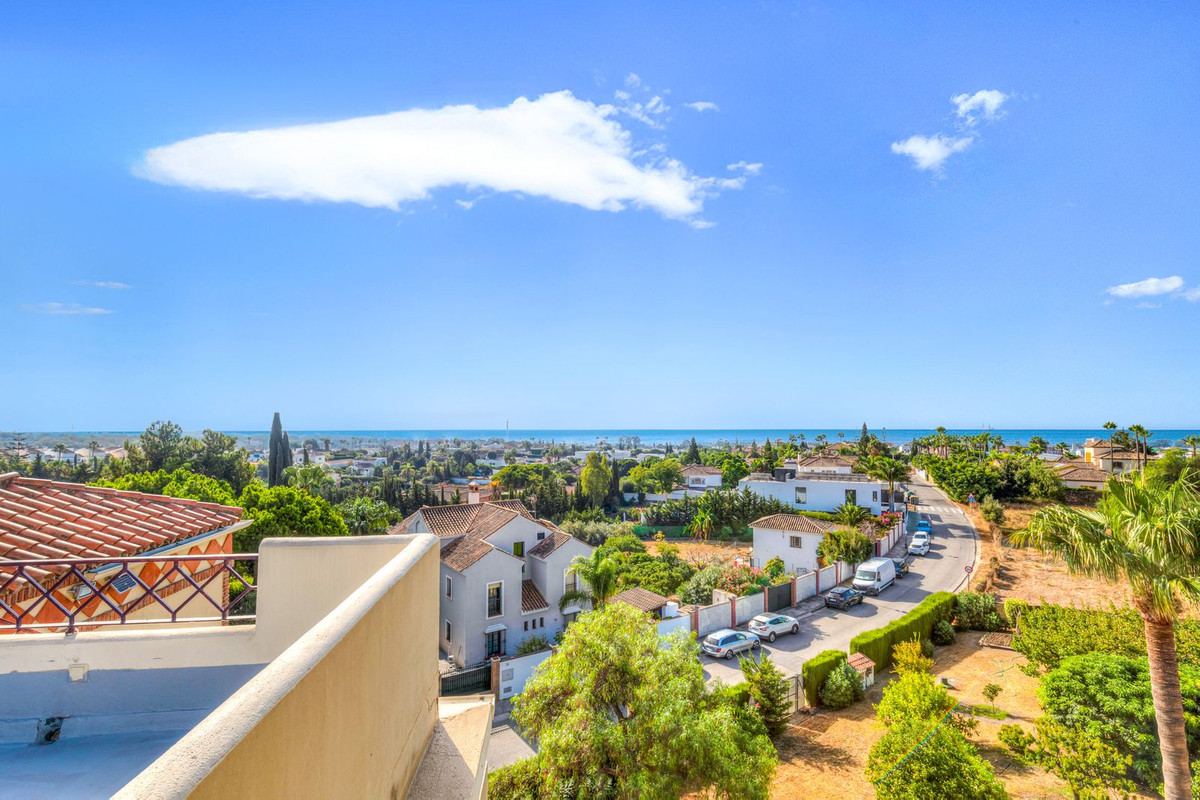 1 Bedroom Apartment in Benahavís - Photo 17