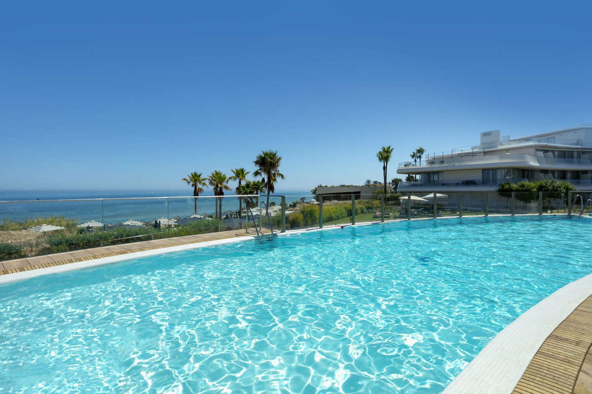4 Bedroom Apartment in Estepona - Photo 39