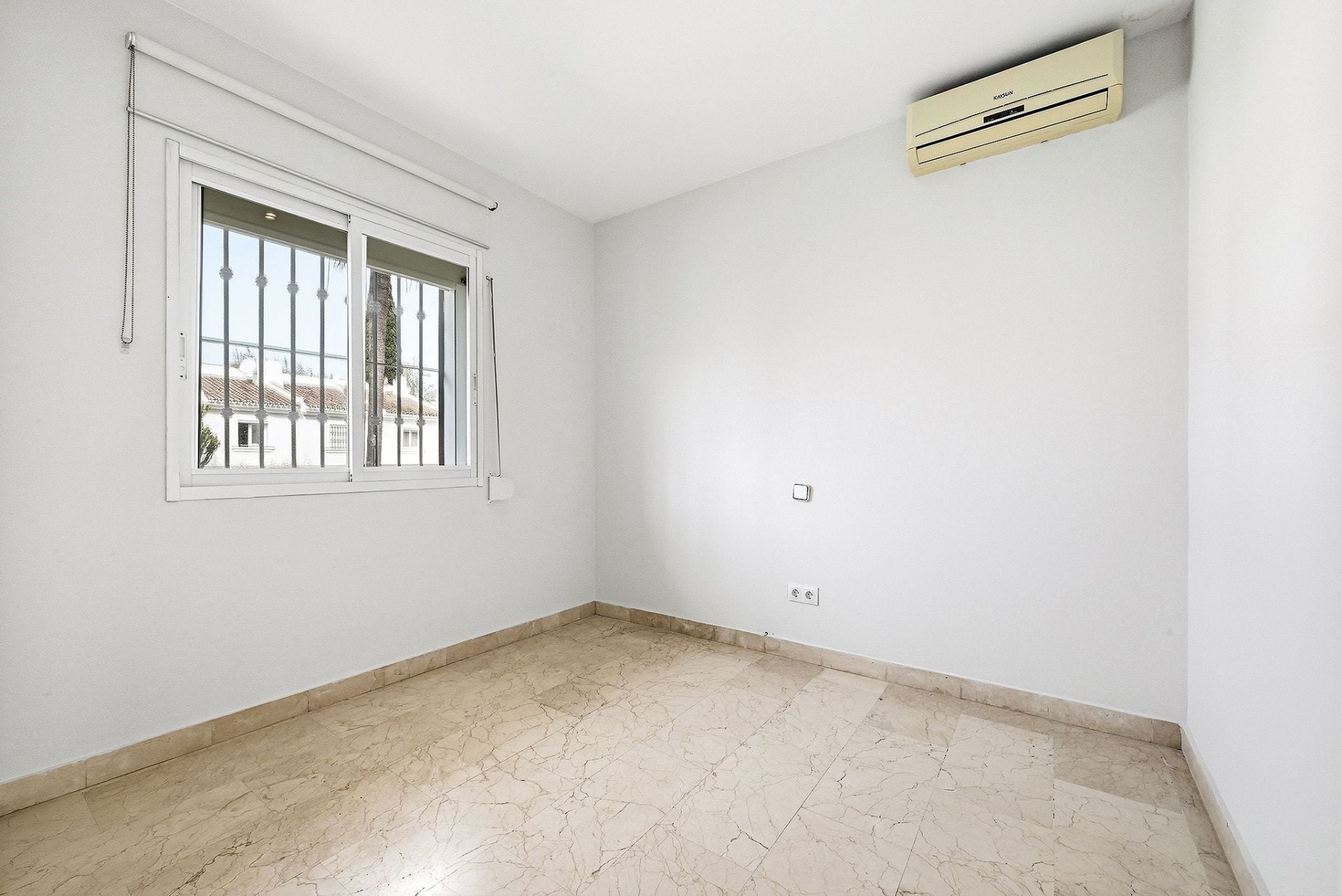 4 Bedroom Townhouse in Marbella - Photo 14