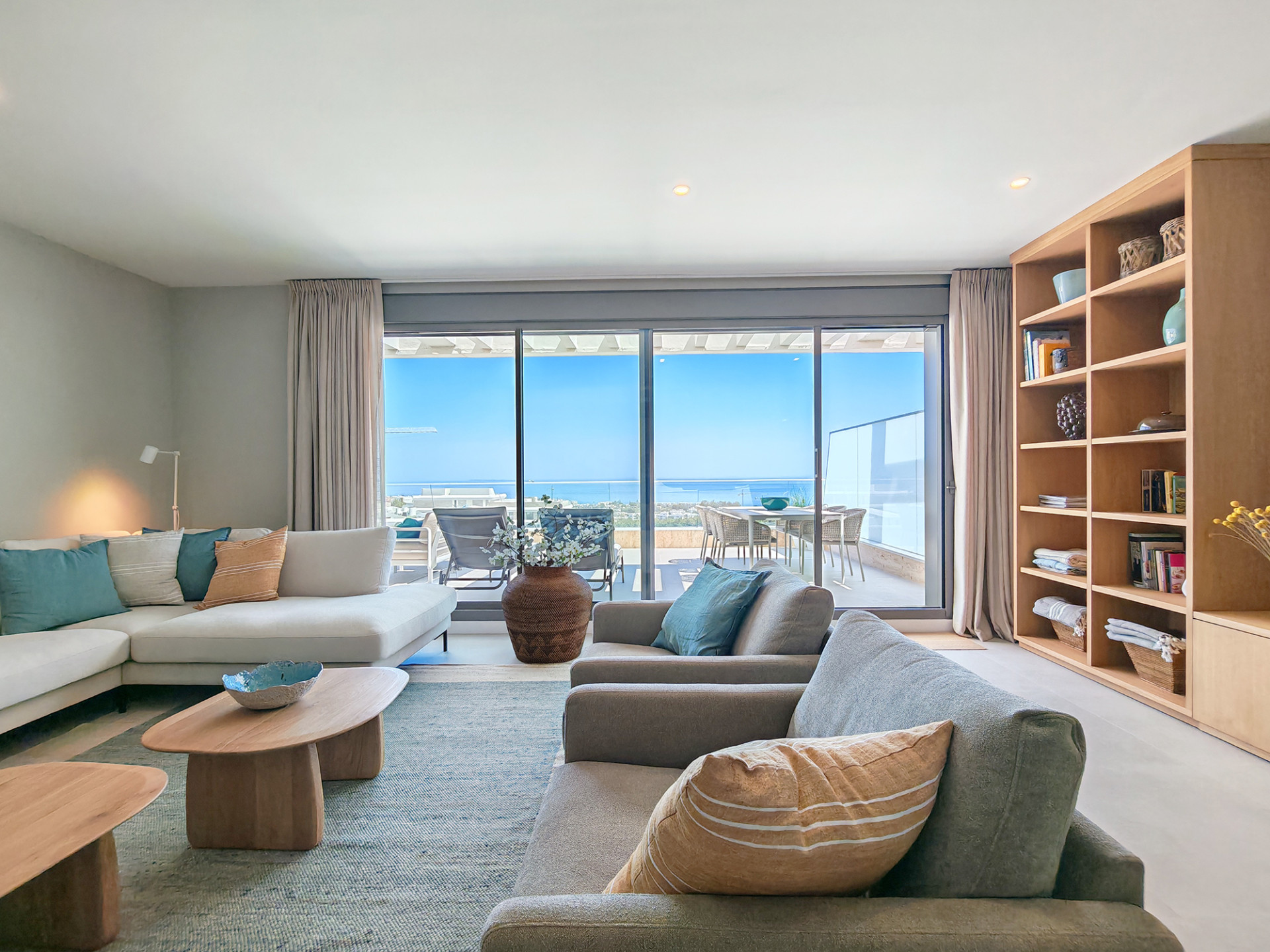 3 Bedroom Apartment in Estepona - Photo 3