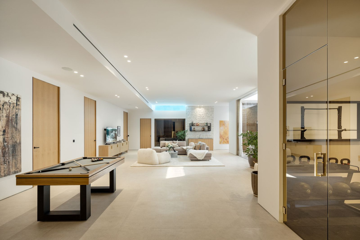 6 Bedroom Villa in Marbella - Photo 22