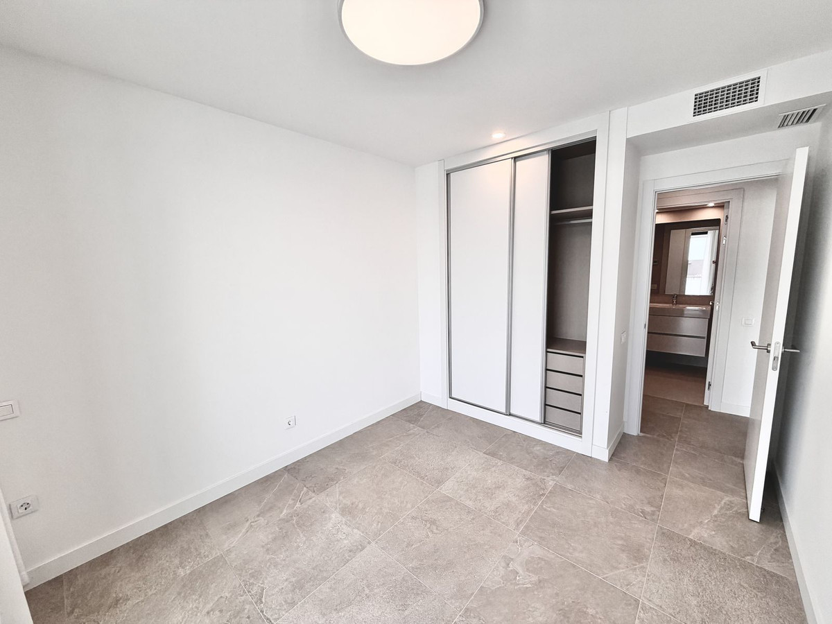 2 Bedroom Apartment in Estepona - Photo 21